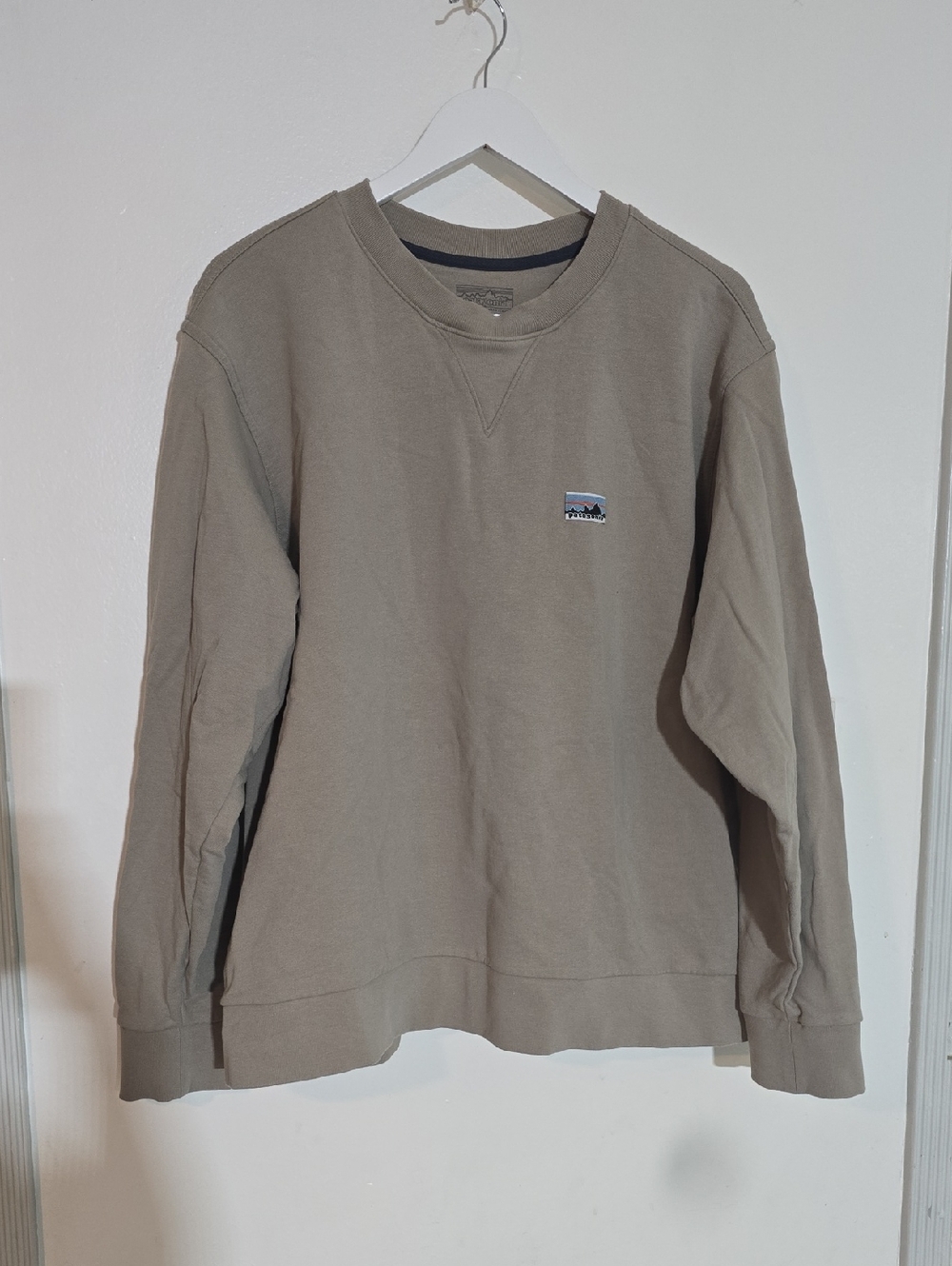 Men's Taupe Patagonia Crewneck Sweatshirt - L